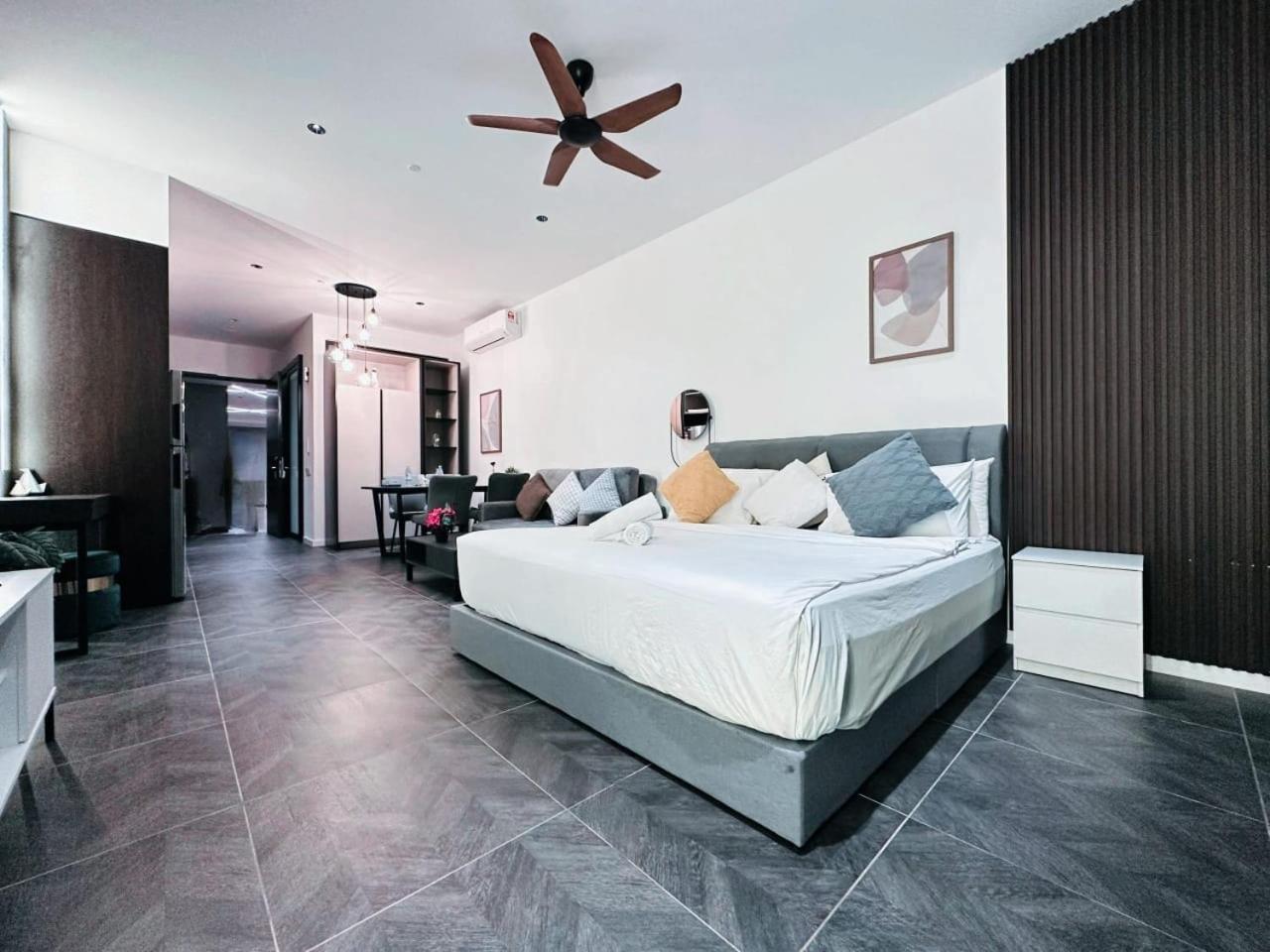 Scarletz Suites Klcc By Luxe Suites 쿠알라룸푸르 외부 사진